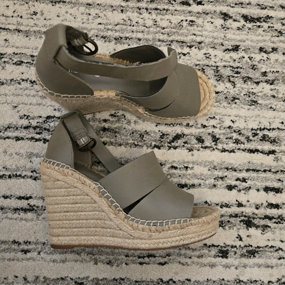 Treasure & Bond Gray Wedge Espadrille Sandals